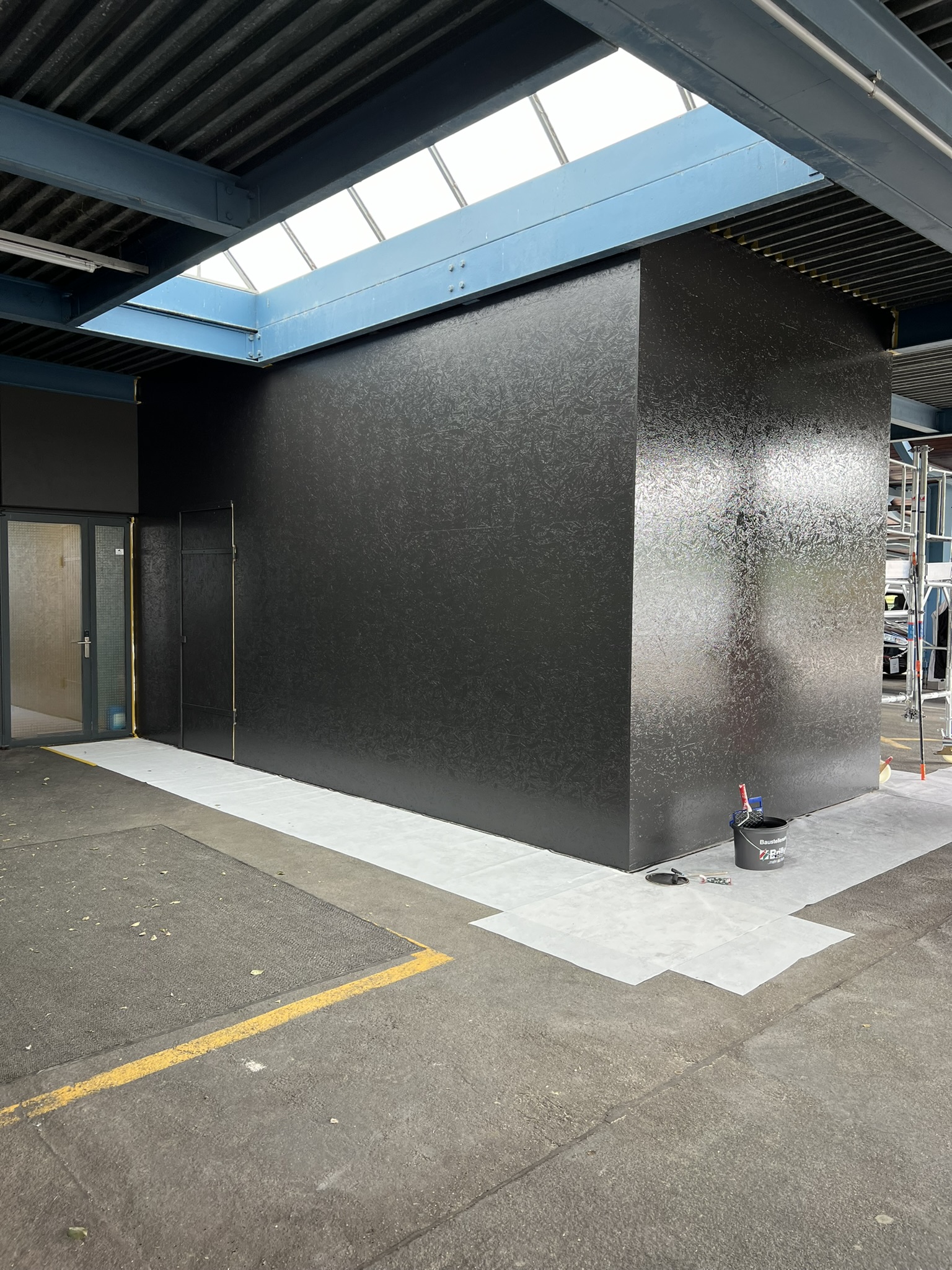 Stützenverkleidung Parkhaus – Nachher